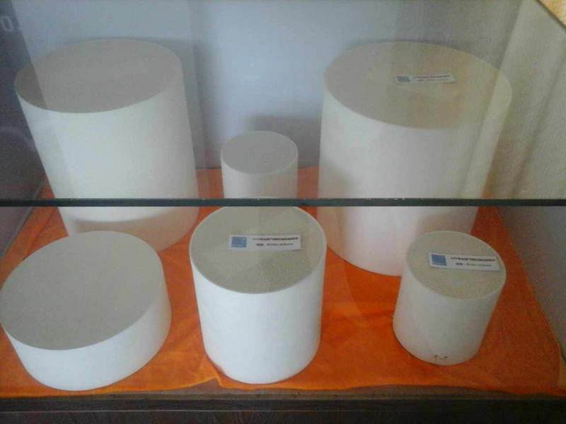 Ceramic SCR Catalyst