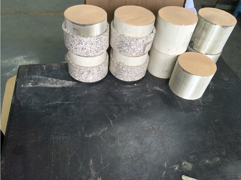 Cordierite Ceramic Honeycomb Substrate Honeycomb Ceramic Catalyst for Vehicle